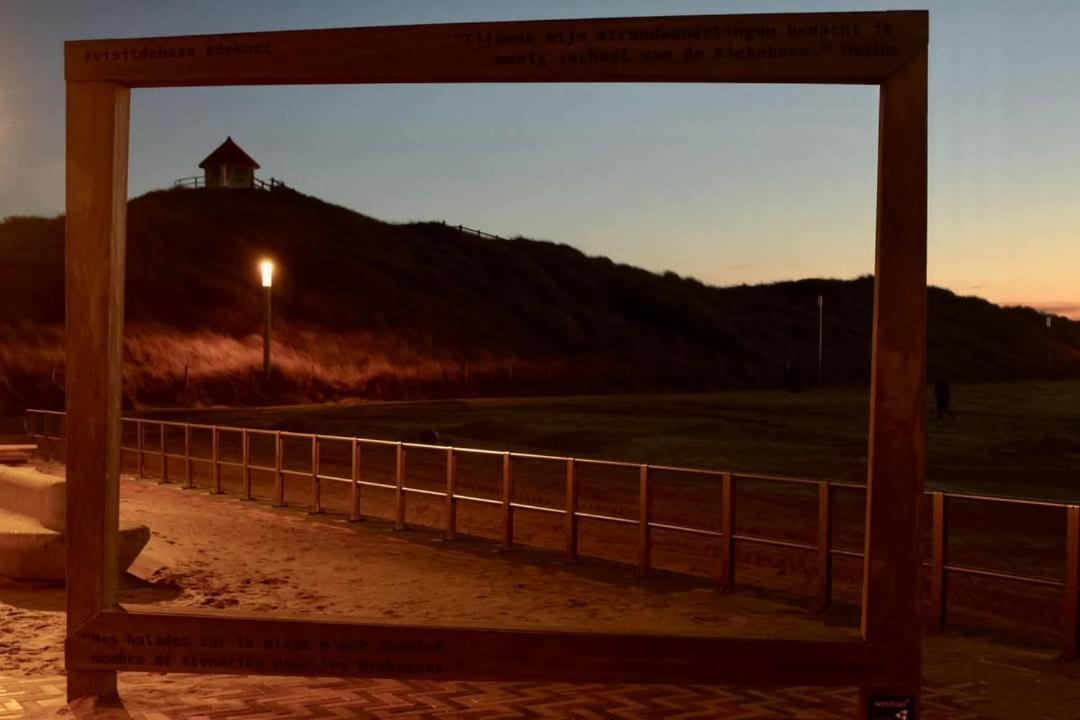 Studio Amor Op Het Gelijkvloers Met Tuintje Nabij Strand De Haan Luaran gambar